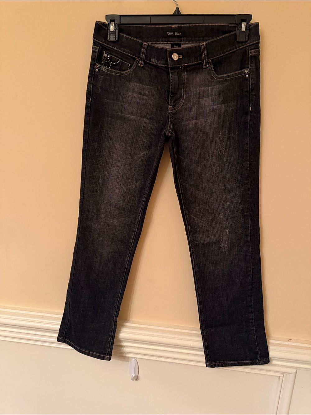 White House Black Market Women’s Straight Leg Jeans in Dark Black Wash Size 4
